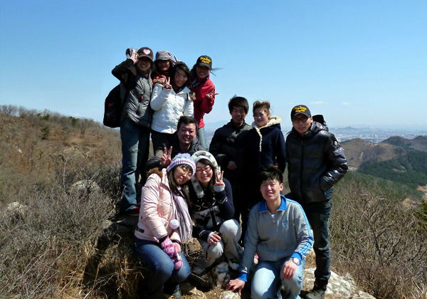 团队爬山